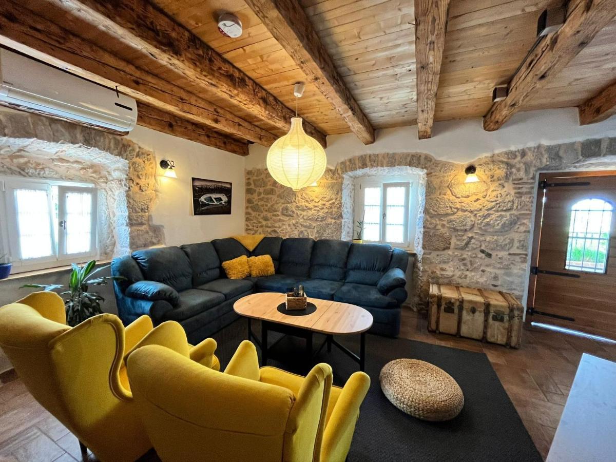 Ca'pietra, Rustic Stone House *