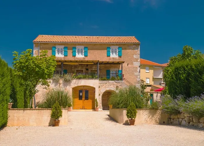 Villa Ca\'Pietra, Rustic Stone House